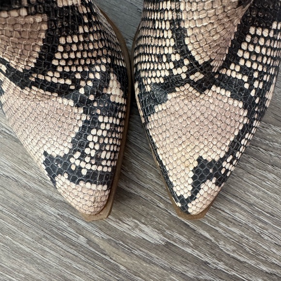Steve Madden Tan Snake Bootie Sz 7.5M - Picture 5 of 6